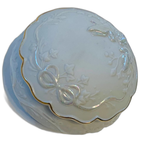 The San Francisco Music Box Co- Musical Jewelry Box, White - Picture 8 of 8